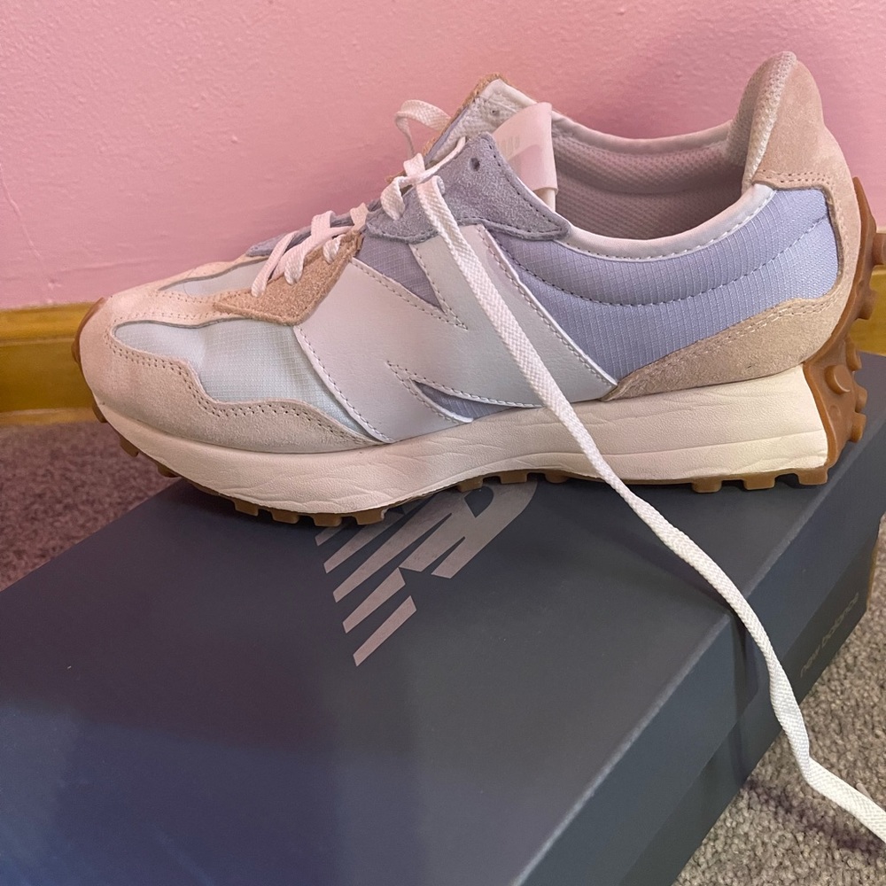 New Balance 327